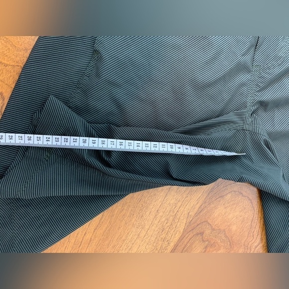 Lululemon Shorts Men’s Dark Green Black Stripes Size Small Running Activewear - Picture 7 of 9